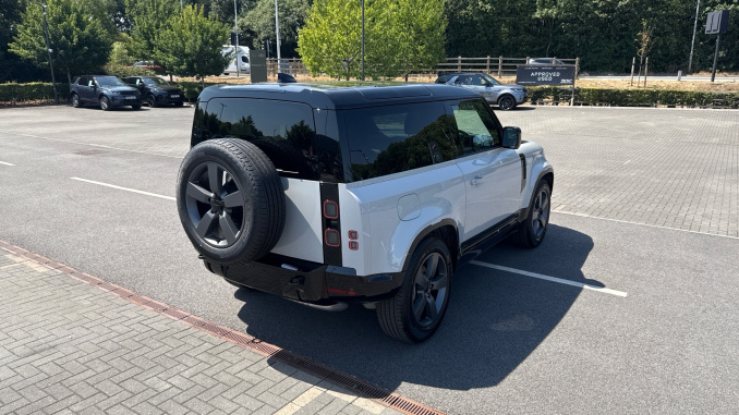 Land Rover Defender 3.0 D250 X-Dynamic SE 90 3dr Auto Diesel Estate - Image 32